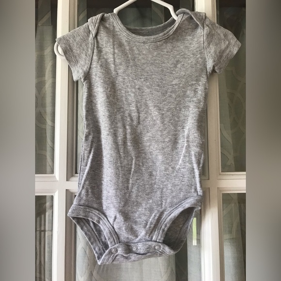 2-pack Carter’s gray cotton onesie and lightweight blue and navy hoodie shirt - Picture 9 of 10